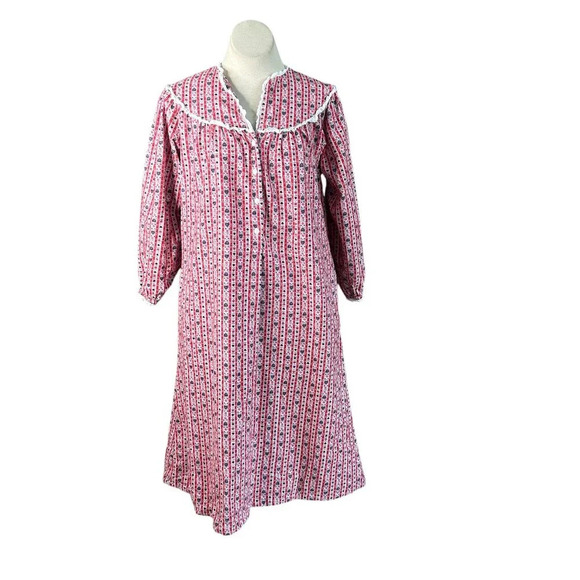 Lanz of Salzburg Red Tyrolean Hearts Flannel Nightgown Size Small - Picture 1 of 7